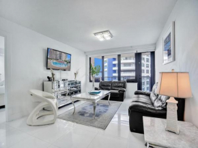 Beachfront Condo w Beach Service 1207